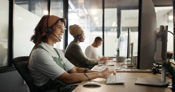 Comment les cloisons phoniques transforment positivement l'expérience en open space ?