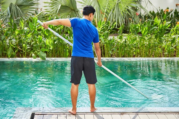 Entretien d'une piscine : pourquoi utiliser du sel spécifique ?