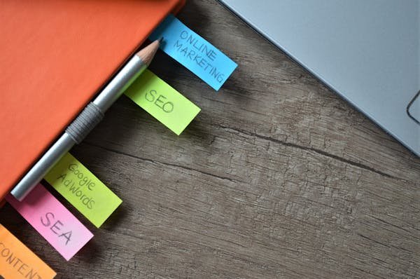 Élaborer une stratégie social ads : clés du succès en ligne